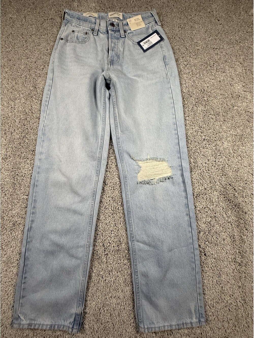 NWT Women's Universal Thread Size 00 Mid-Rise 90's Baggy Relaxed Fit Denim Jeans